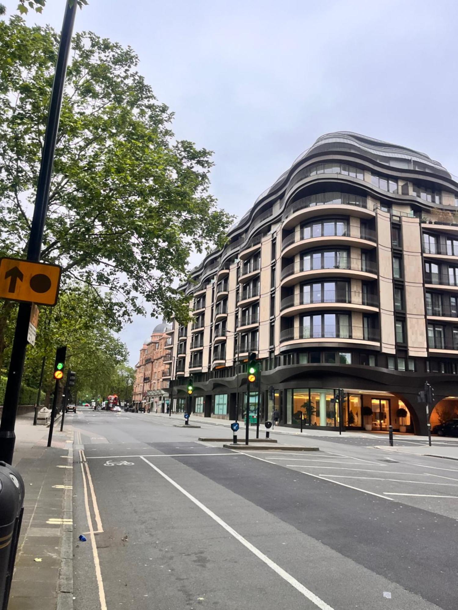 Hyde Park,3 Min Walk,family Home! 2 Bedrooms & 2 Bathrooms Apartment! Fantastic Location Apartment